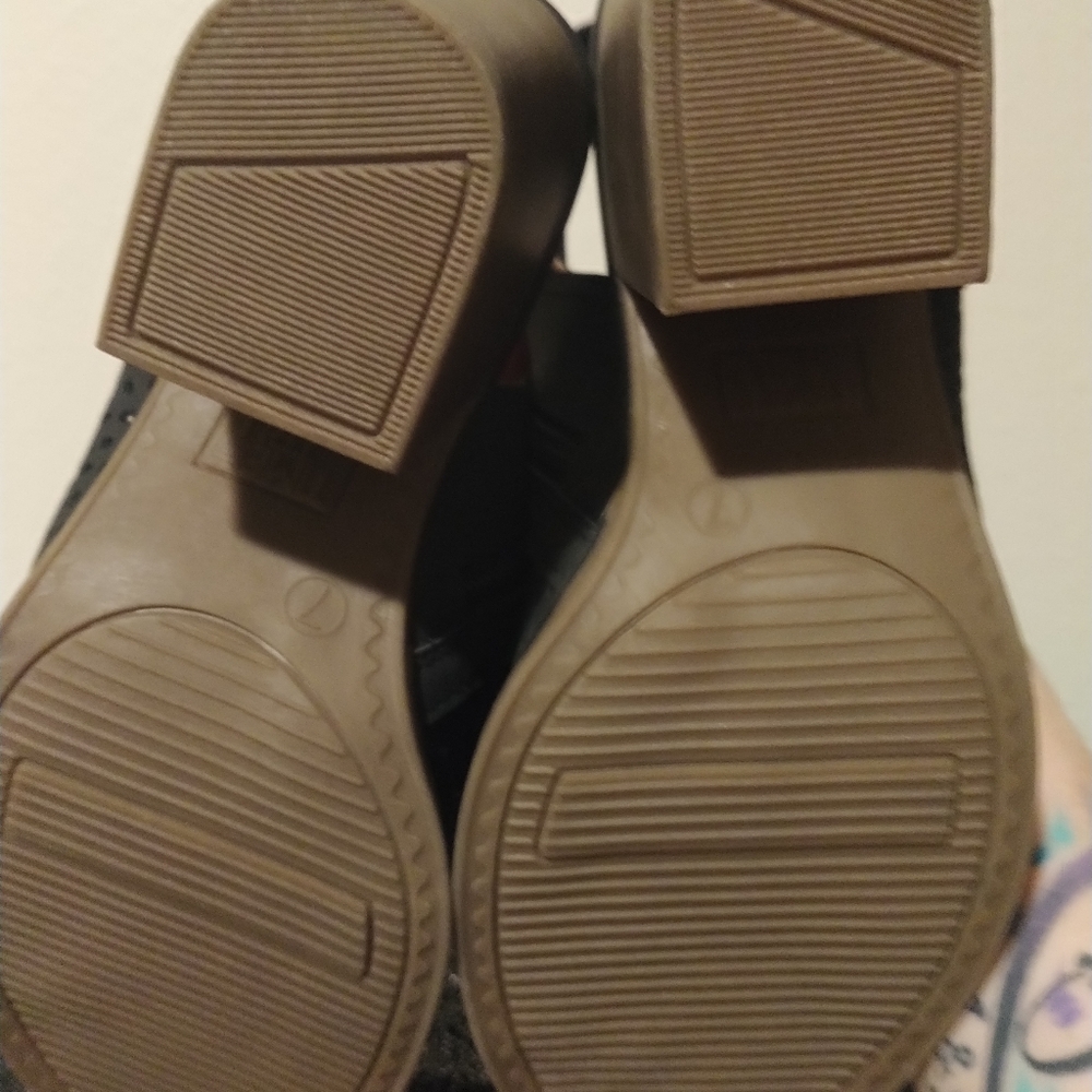 👠 booties - Picture 5 of 5